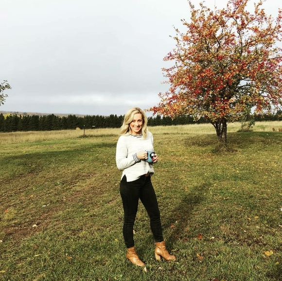 Meet your Posher, Melanie - Picture 2 of 2